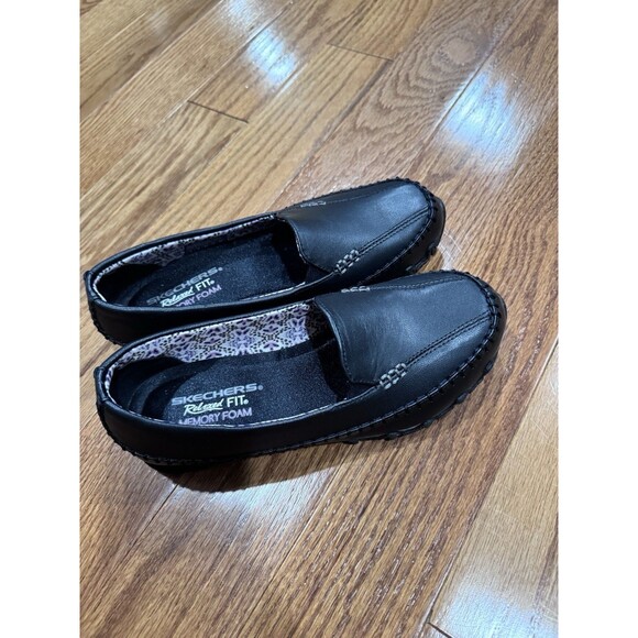 Skechers Womens Relaxed Fit Slip On Black Driving Loafer Size 7 Memory Foam NEW - Picture 1 of 9